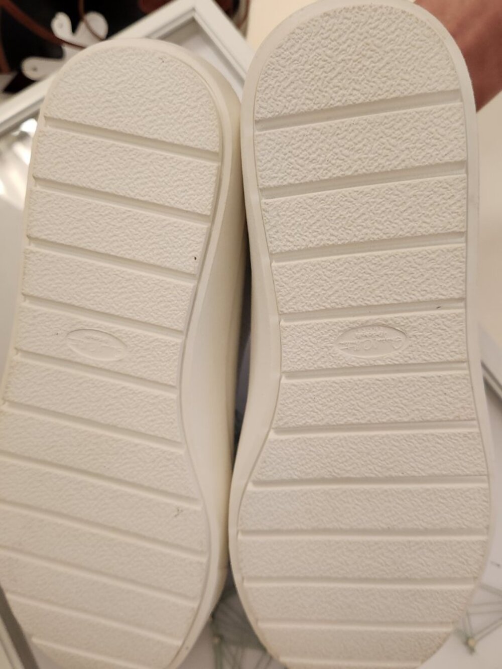 Dr. Scholl's Take it Easy White leather sneakers. NIB. - Picture 10 of 14